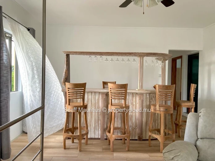 Symphonie de la nature : Une maison moderne dans un cadre paisible