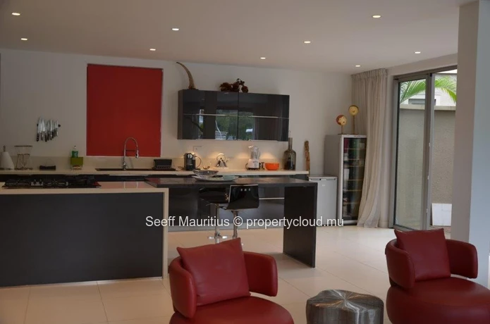 Spacious 5-Bedroom Villa with Rooftop Pool