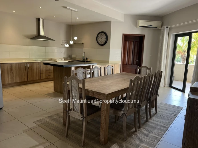 Inviting First-Floor Apartment in a Secure and Central Setting