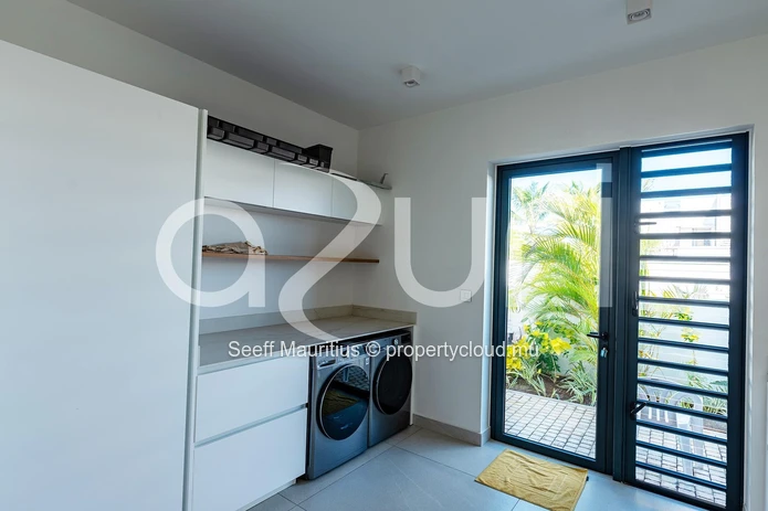 Elegant Villa with Golf Course Views and Ocean Breezes