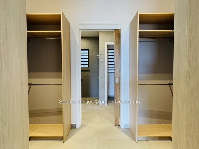 Spacious & Elegant Apartment with Stunning Mountain Views 