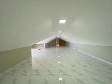 6 Bedroom House
