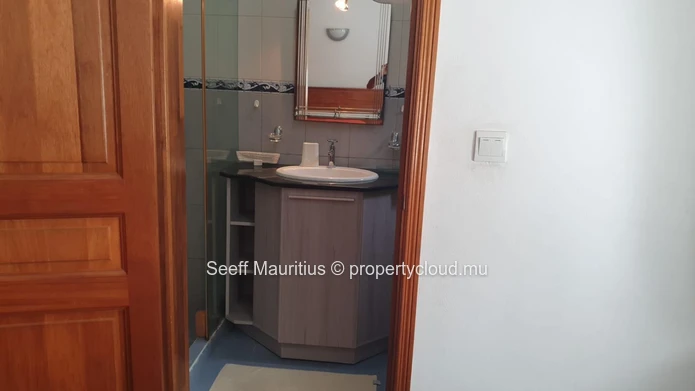 Coastal Living: Apartment with Amenities Proximity