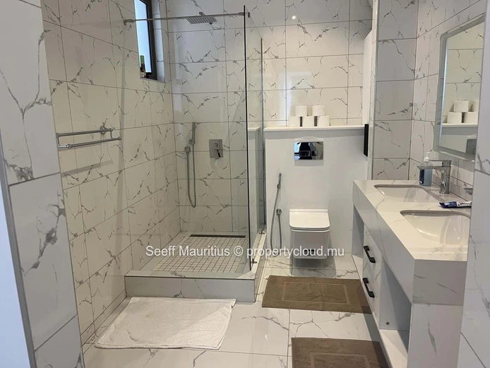 3 bedroom, 3 bathroom - Spacious and Luxurious First Floor Apartment