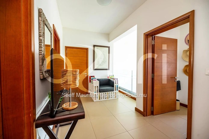 Prestigious 3-Bedroom Home Near the Beach