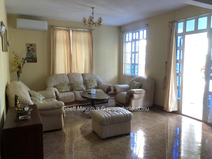 Spacious Family Villa Near Beach