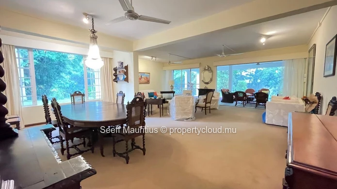 Maison spacieuse et bien conçue à vendre