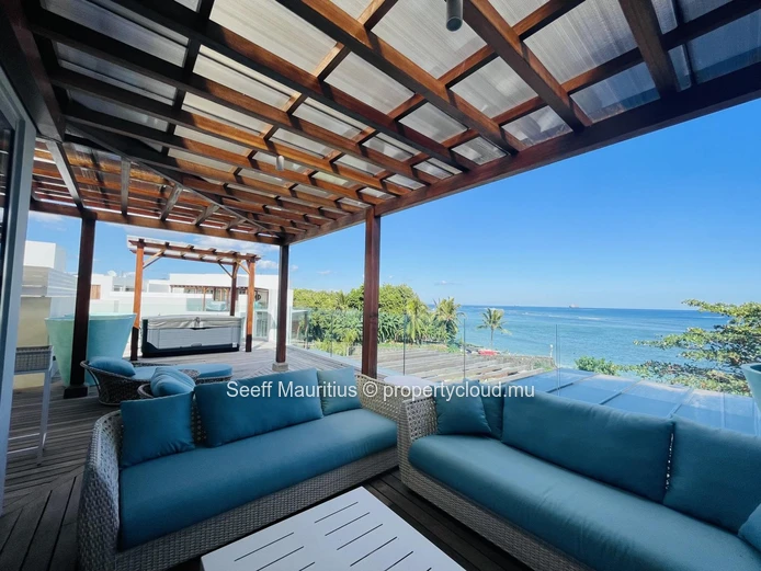 Exquisite Beachfront Penthouse with gorgeous panoramic sea views