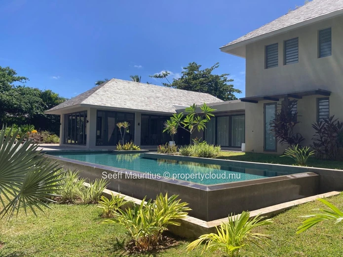 Anahita Elegance: Luxury Villa with Breathtaking Golf Views