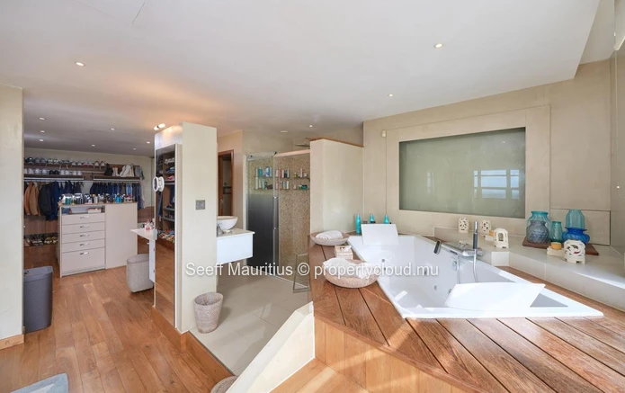 Modern Elegance Meets Comfort in a Designer Penthouse 