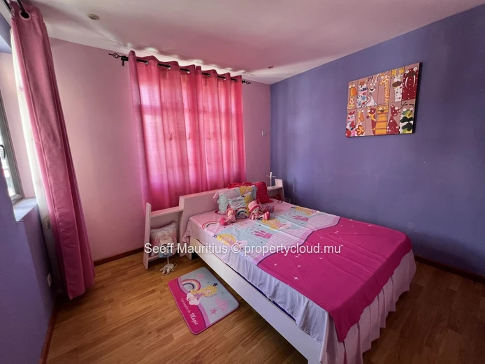 Spacieuse maison de 3 chambres avec piscine | À proximité de la plage, cafés et supermarché