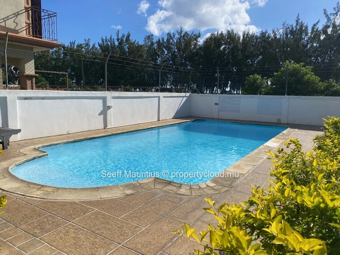 Coastal Living: Apartment with Amenities Proximity
