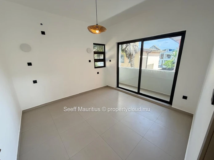 Stylish New Villa with Pool and Rooftop, Trou aux Biches