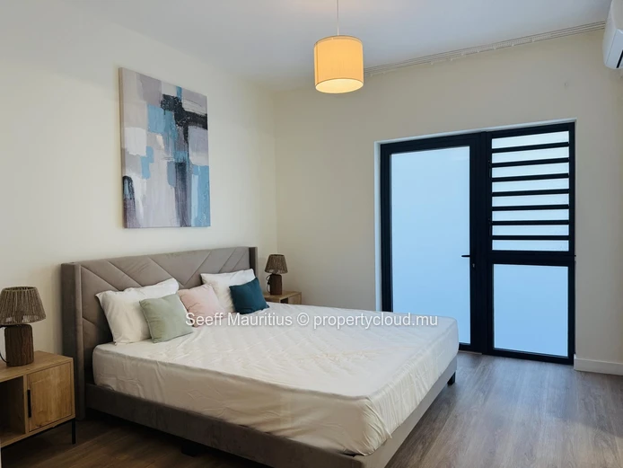 River Park Trianon - Modern Living: 3-Bedroom Garden Apartment