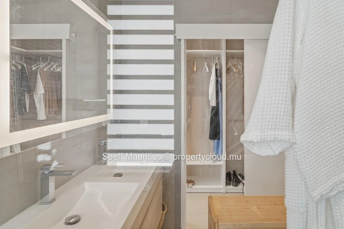 Sea-View Penthouse: Modern and Fully Furnished
