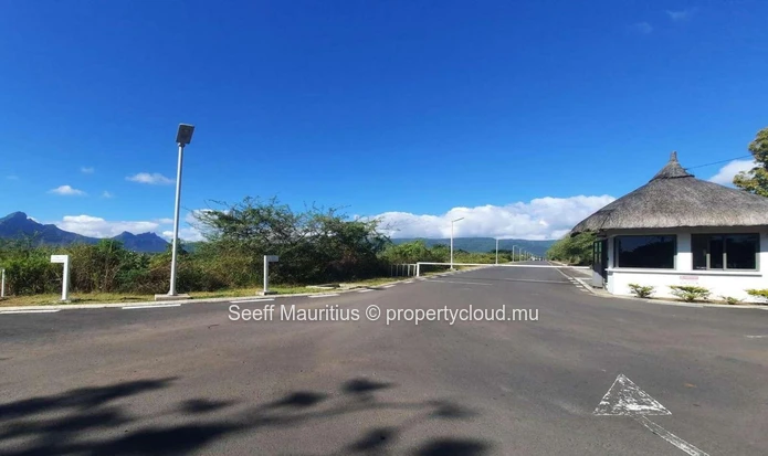 Build Your Dream Home on a Magnificent Plot in Tamarin