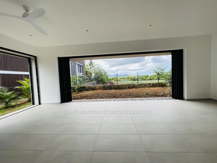 Spacious & Elegant Apartment with Stunning Mountain Views 