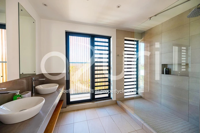Elegant Villa with Golf Course Views and Ocean Breezes