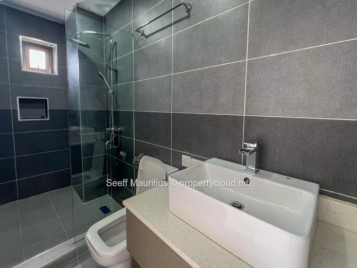 Élégant Penthouse Duplex – Flic en Flac | Vue Montagne | Piscine Privée