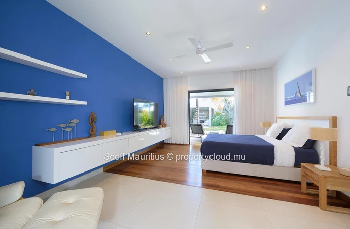 Luxurious Villa with Heated Pool and Home Automation