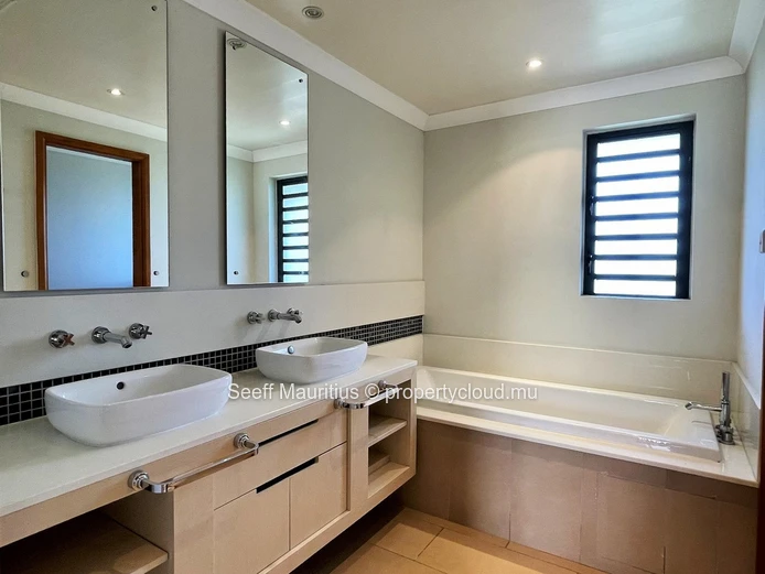 Beautifully Villa with Superb Mountain Views