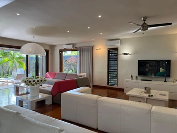 6 Bedroom House
