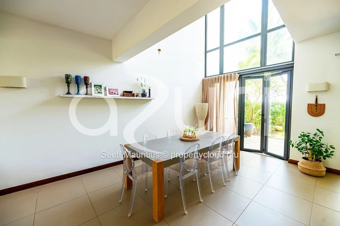 Prestigious 3-Bedroom Home Near the Beach