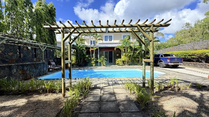 Coastal Elegance at Domaine du Levant Roches Noires