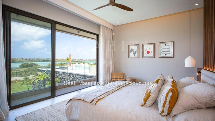 A Refined Coastal Haven Overlooking the Lagoon and Île aux Cerfs