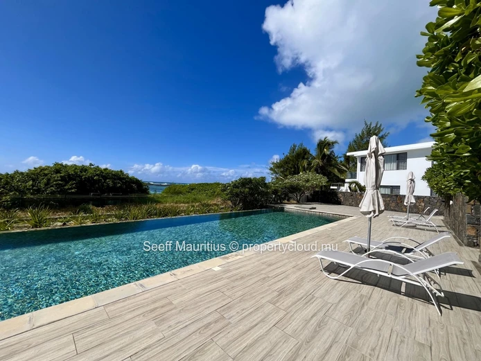Coastal Oasis: Luxurious 3-Bedroom Apartment with Sea Views