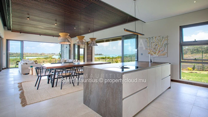 A Refined Coastal Haven Overlooking the Lagoon and Île aux Cerfs