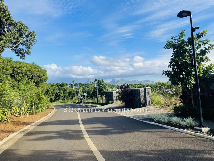 Exceptional Residential Plot in Beau Plan Smart City