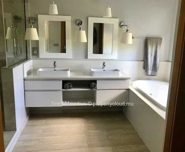 Luxury 5-Bedroom Penthouse for Sale – Foreign Acquisition Allowed