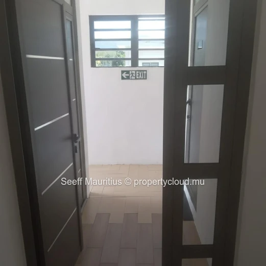 Premium 65m² Versatile Office Suite – Prime 1st Floor Location