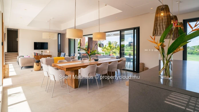 Modern Elegance: Luxurious Villa with Spectacular Views