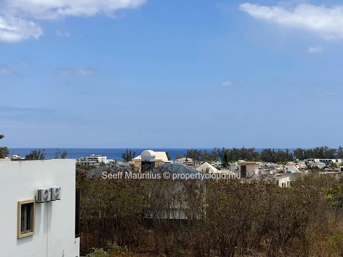 House for sale with a separate studio — ideal for living and investment