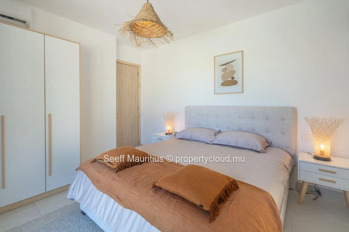 Luxurious Villa with Private Pool for Sale - Secure Residence!