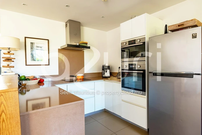 Prestigious 3-Bedroom Home Near the Beach