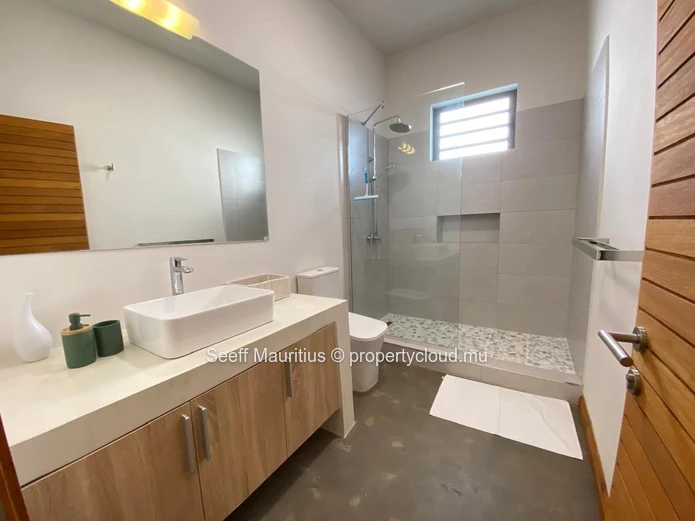  Contemporary 4-bedroom villa with pool and private garden