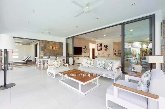 Luxurious Villa with Heated Pool and Home Automation