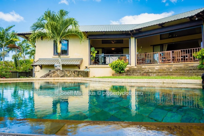 The Ultimate Getaway: A Panoramic View of the Infinite at Belle Vue 