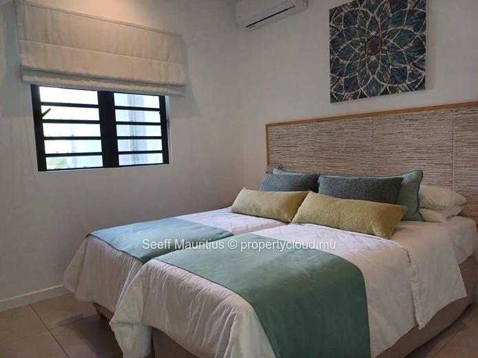 Beachfront Bliss: Luxury Apartment with Stunning Sea Views in Poste Lafayette 