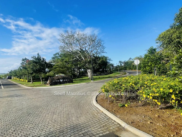 Exceptional Residential Plot in Beau Plan Smart City