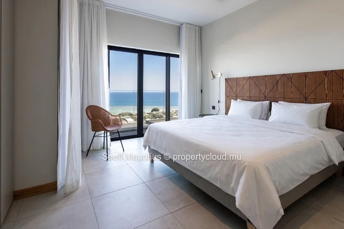 Island Dream: Stunning Villa with Infinite Lagoon Views