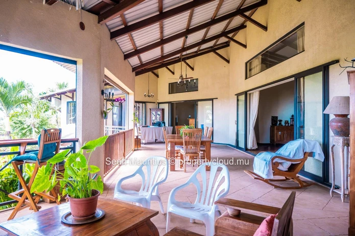 The Ultimate Getaway: A Panoramic View of the Infinite at Belle Vue