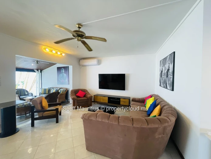 Freshly Renovated Duplex - LES BOUGAINVILLEES
