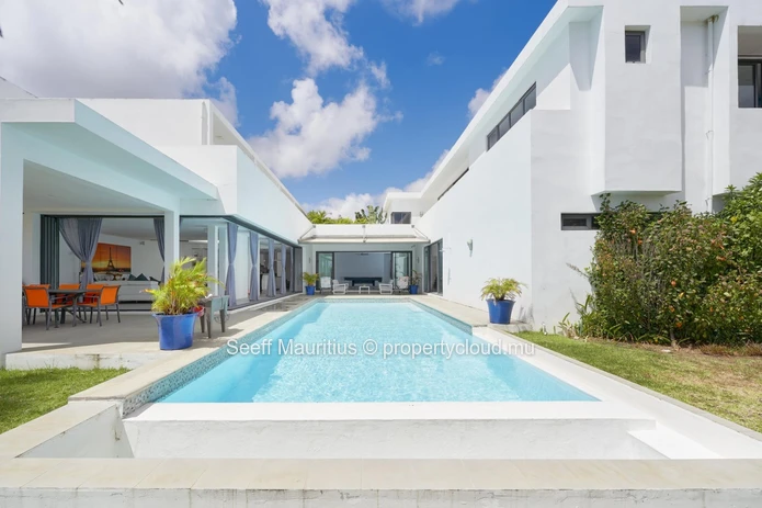 Luxury California-Style Villa for Sale