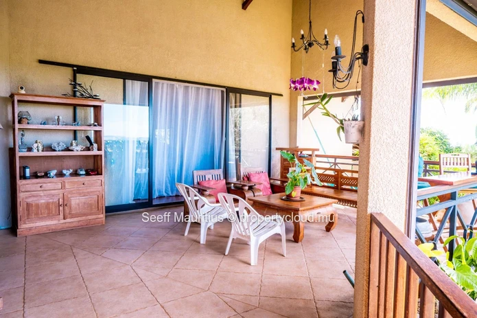 The Ultimate Getaway: A Panoramic View of the Infinite at Belle Vue