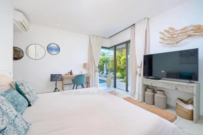 Privacy and Luxury Awaits in This Stunning Mont Mascal Villa