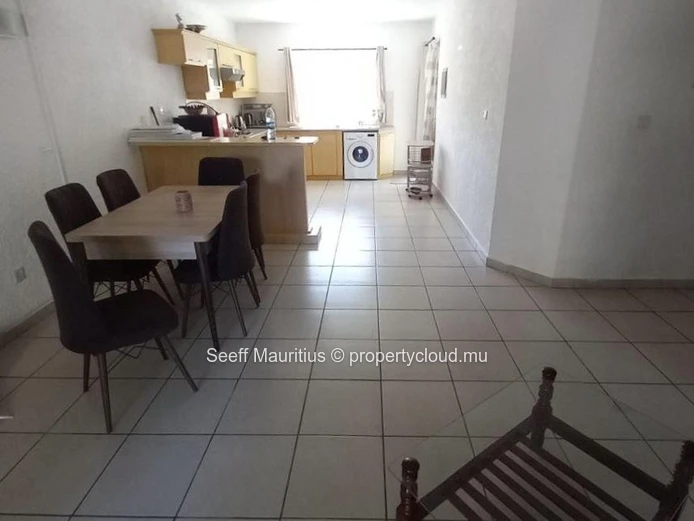 Spacious 3-Bedroom Ground-Floor Apartment | Steps from the Beach